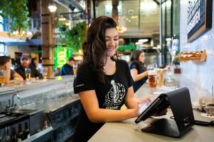How Restaurant Management System Facilitate Online Payments?