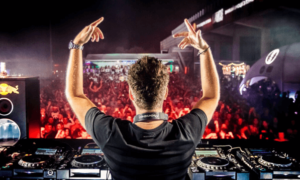 How Virtual DJs are Revolutionizing the Music Industry: A Deep Dive