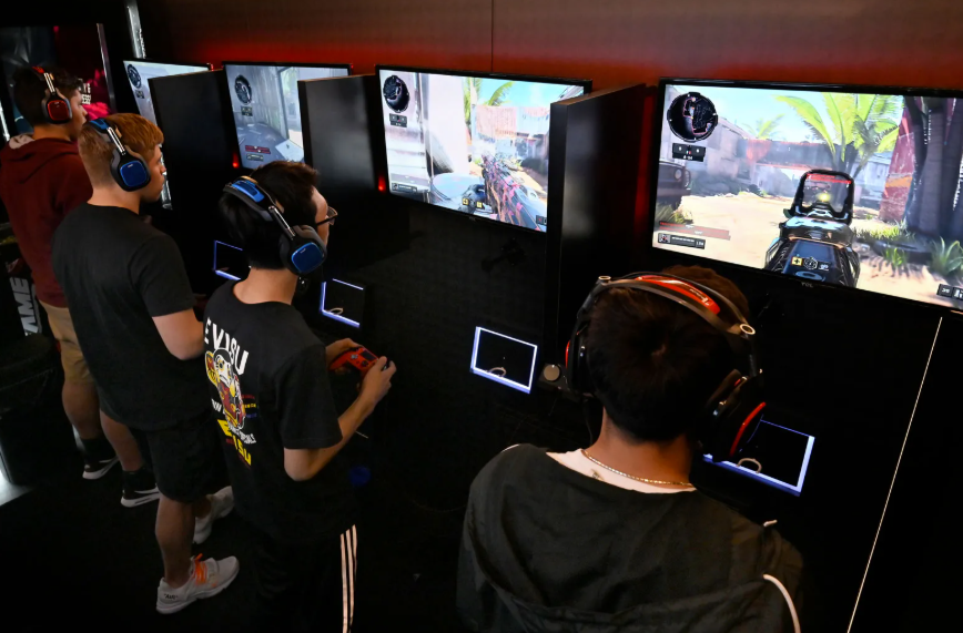 A Connected World of Play: Understanding the Growth of Online Gaming and Digital Recreation